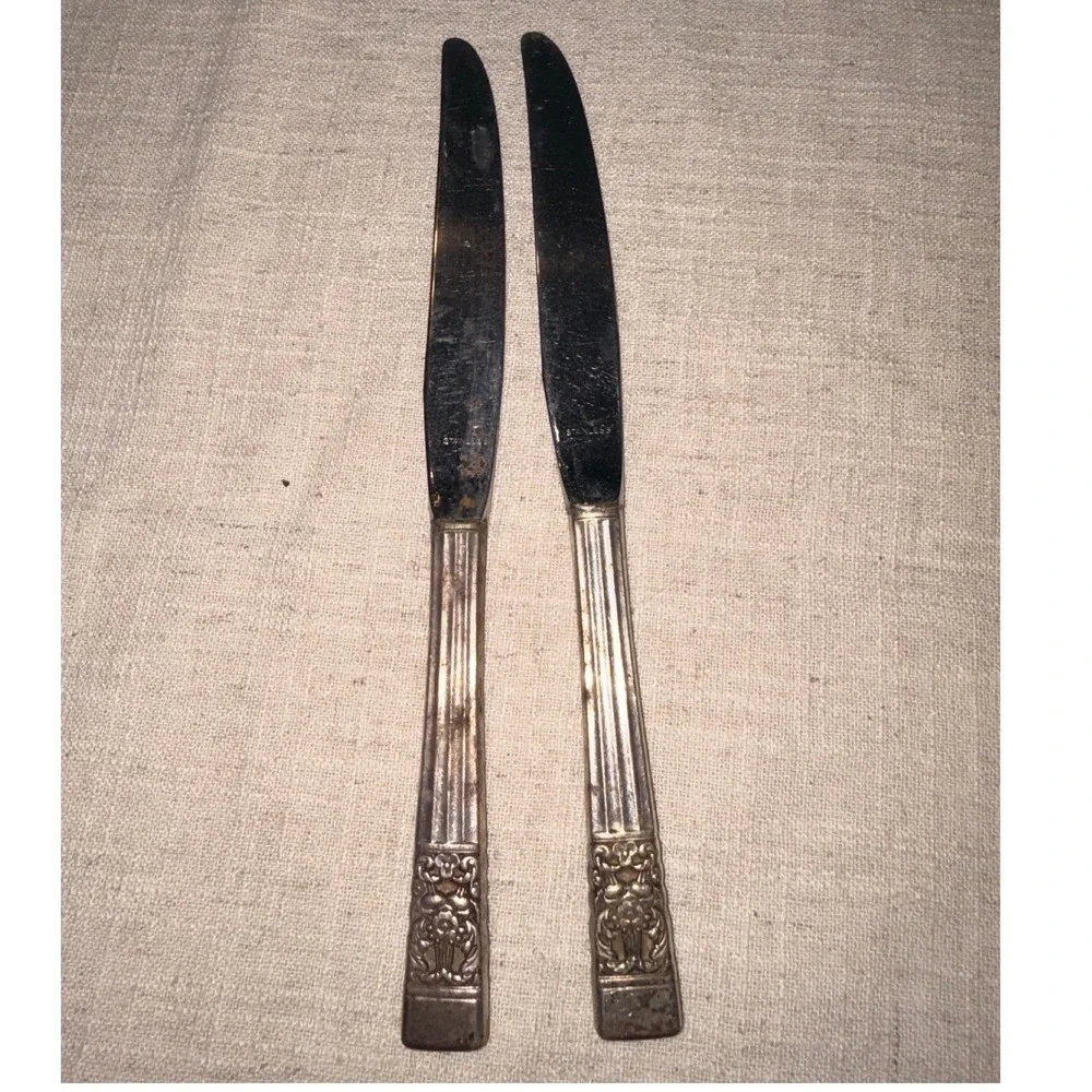 Vintage Ornate Silverplate Dinner Knives Stainless Blades Set of 2 Floral‎ 9.25
